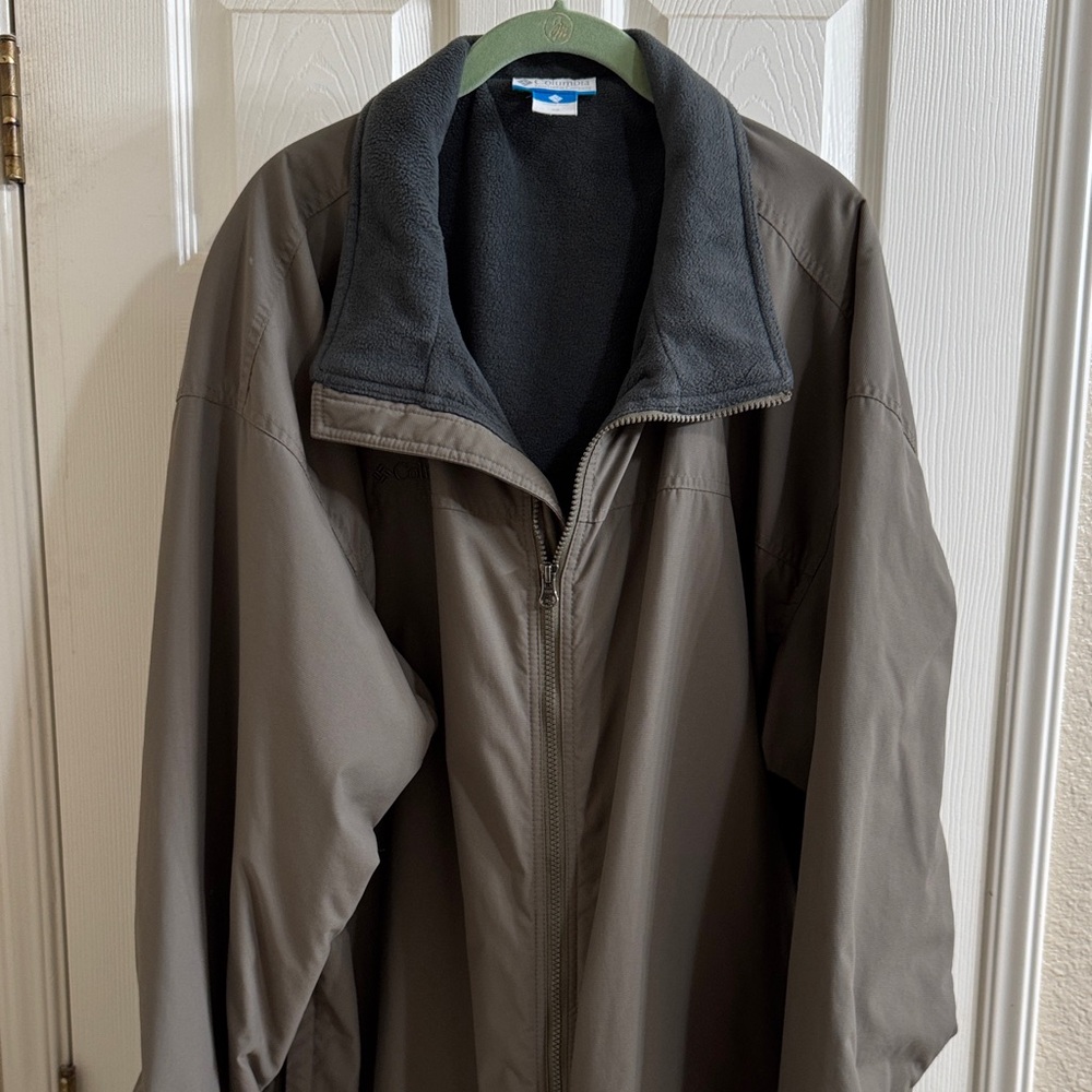 Columbia Men's Brown Jacket with Gray Collar